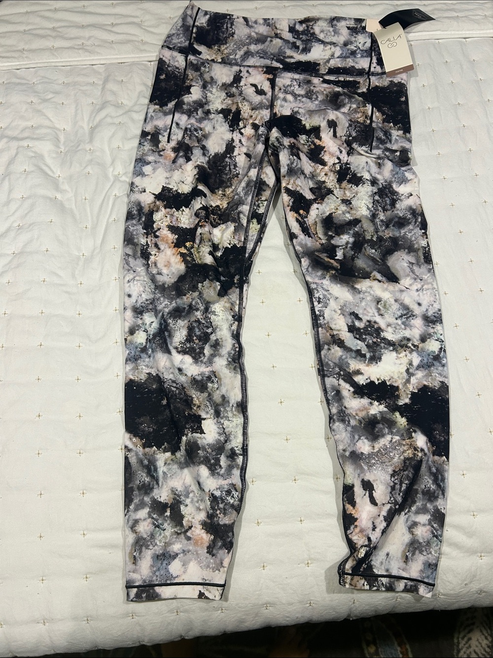 Performance Printed Leggings in Black & Gray - Women